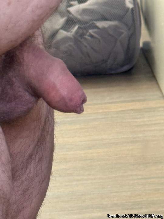 Yummmmmm...that sweet sexy dick looks delicious!!   