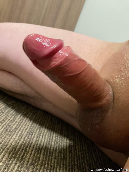 I'd love to worship, suck a load from your hot thick cock 