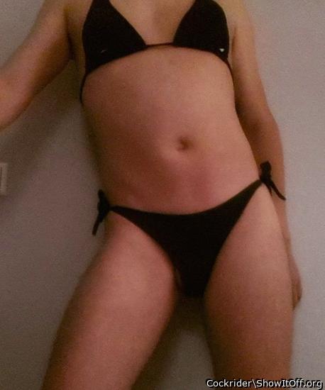 mmmm i love a girl in a black bikini