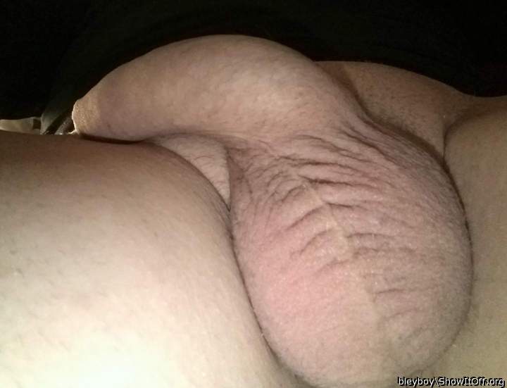 I want both balls in my mouth..and thats cock too, al 3 ite