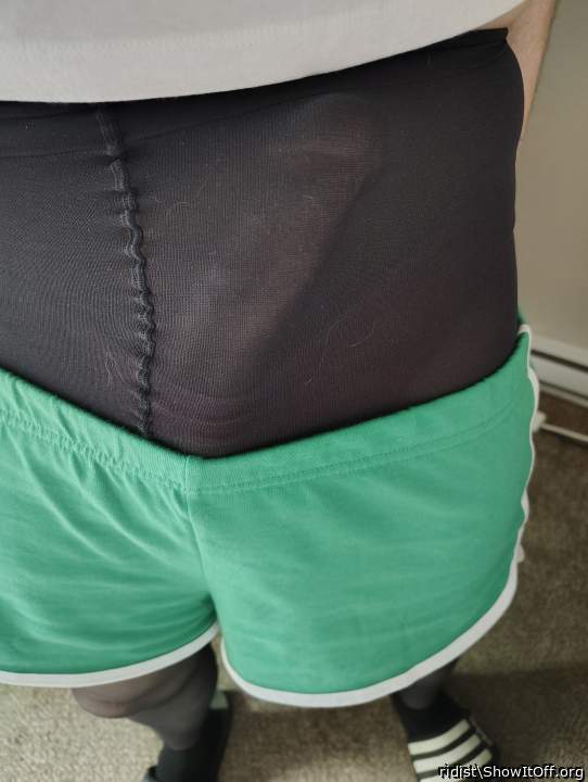 Nice big bulge!!