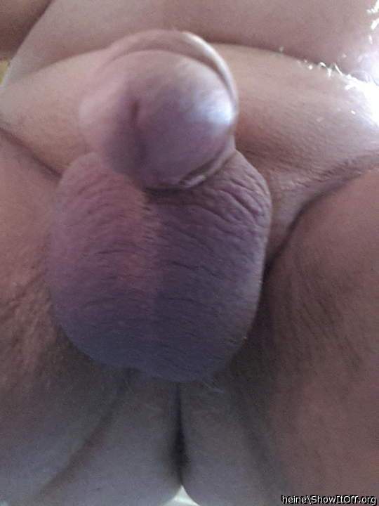 Hi heine! Thank you for your interest in the BALLS, BALLS, B