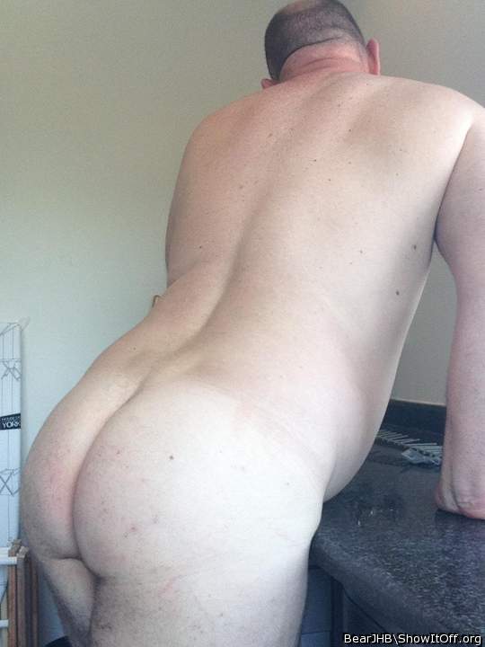 mmmmmm, that ass looks so smooth and nice