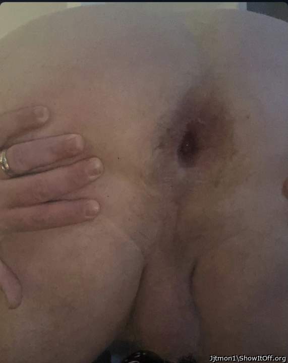 I WANT TO TONGUE YOUR HOLE