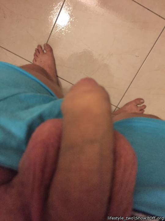 Te chupo bien los huevos con toda la polla metida en la garg