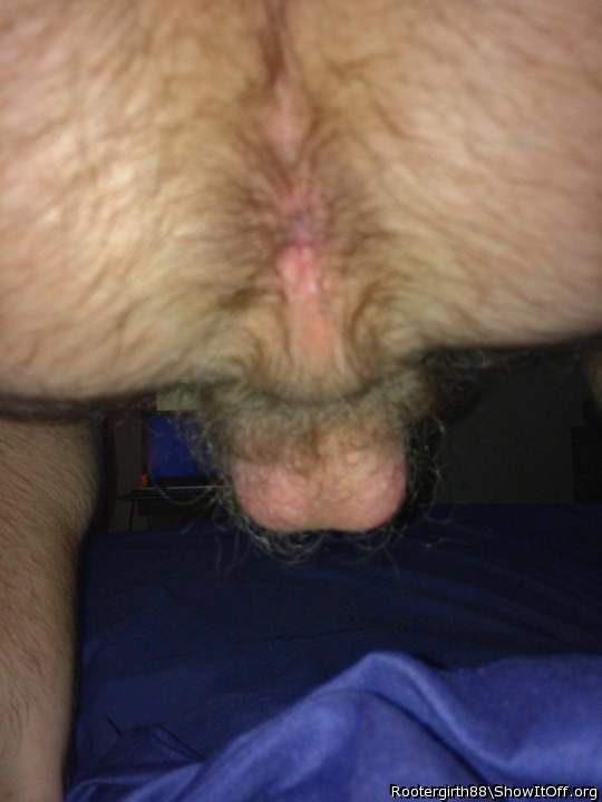 My taint scruff makes it look like my balls have 3-stooges bangs. Lol