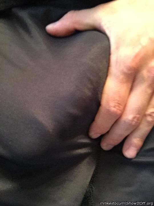 oh man!!! a bulging beauty!! 