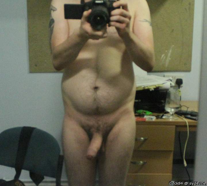 i'd pose for that cameraman... and bend over  