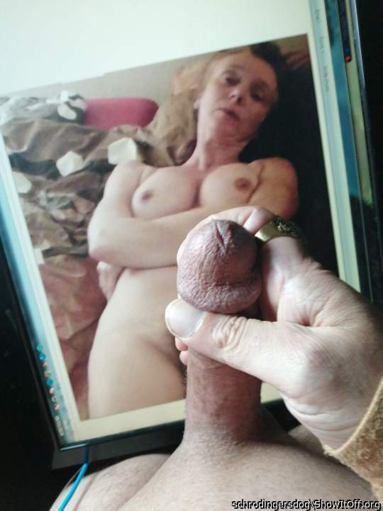 Wanking over MilaBoobs