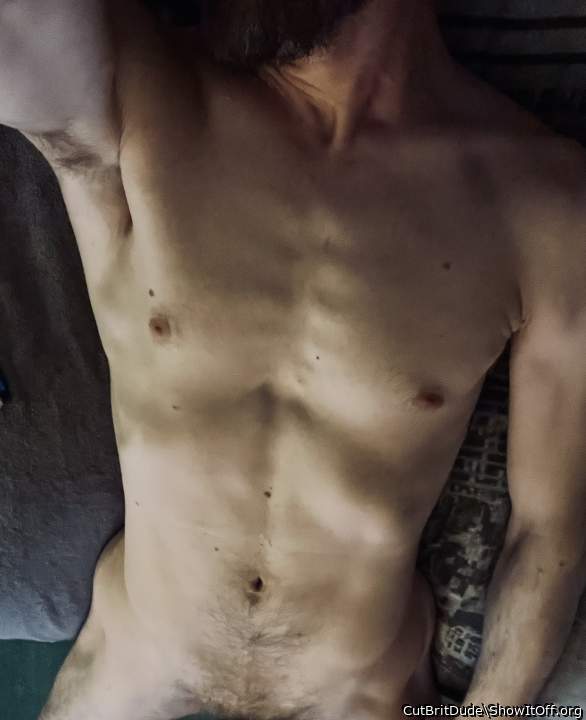 This is such a HOT pic! The chin, the chest, the "happy trai