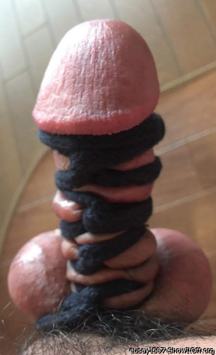 Very interesting knitting of cool cock....   