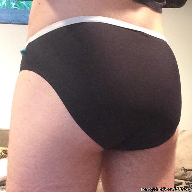 SPECTACULAR BRIEFS-ACCENTUATED HOT SEXY ASS    