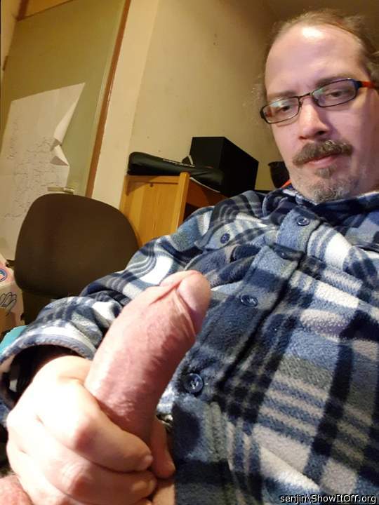 I love jerking off with my face showing so I can be recognised