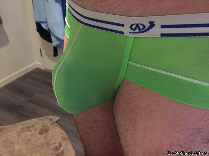 Sexy that big cock stuffed in there thats a nice present whe