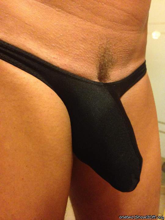 Like your thong nice bulge  