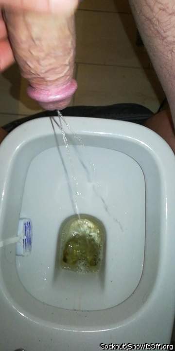 I wonder if you can hit my mouth and cock at the same time. 