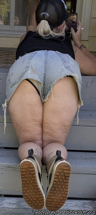 Photo of a short leg from Daddysplaymate