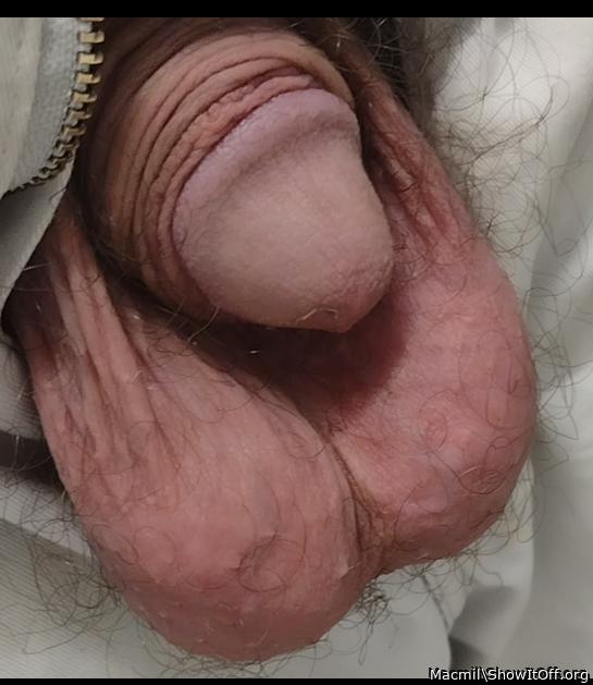 Lips wanna wrap those balls n bring that meat to life