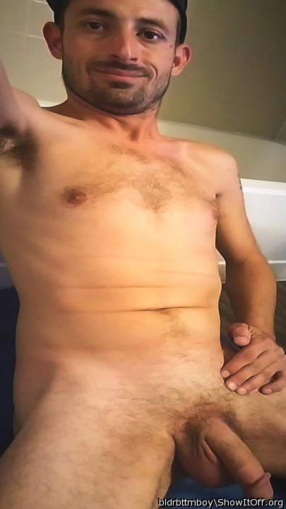fake picture. head out of proportion to neck and body   