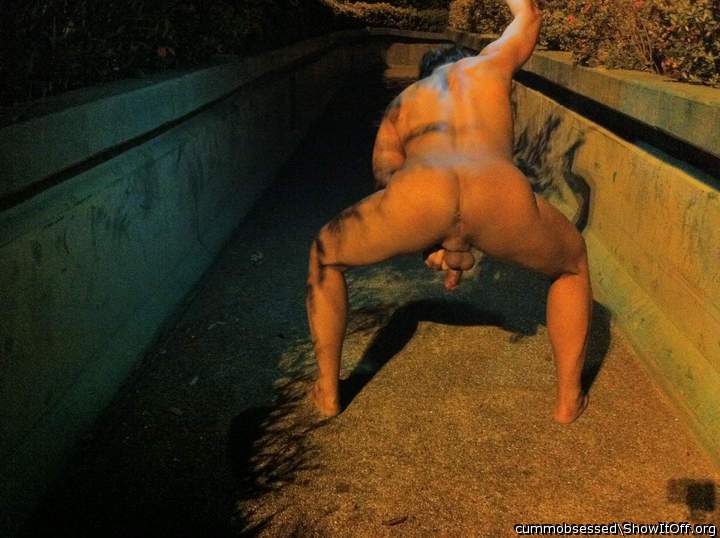 Terrific sight, wonderful pose. Very erotic and sexy!!      