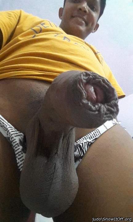 I would love to play with your beautiful hot delicious cock 