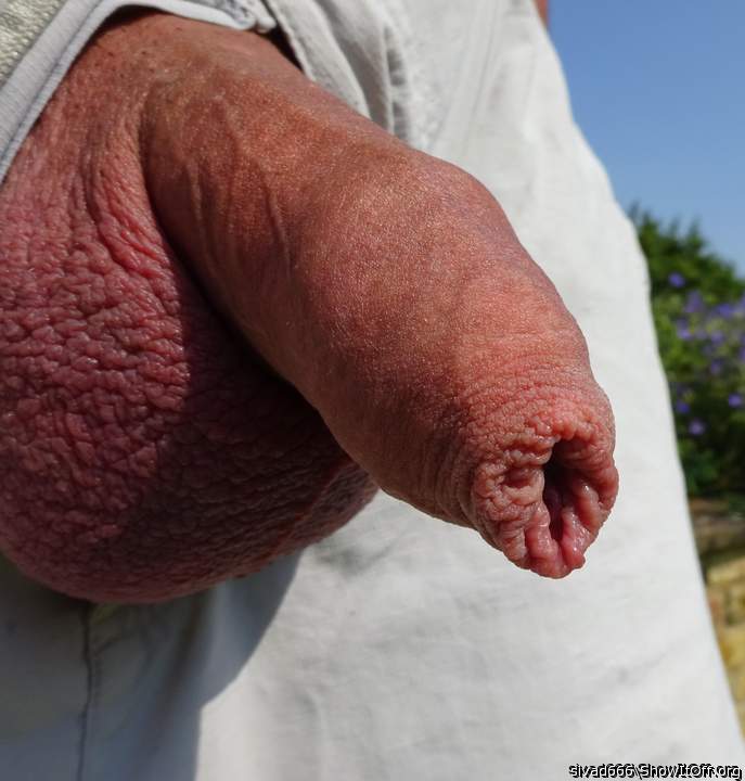Juicy foreskin!!!    