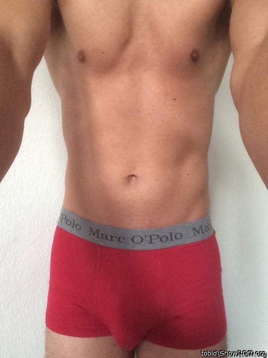 hot body .. nice bulge ... cool 