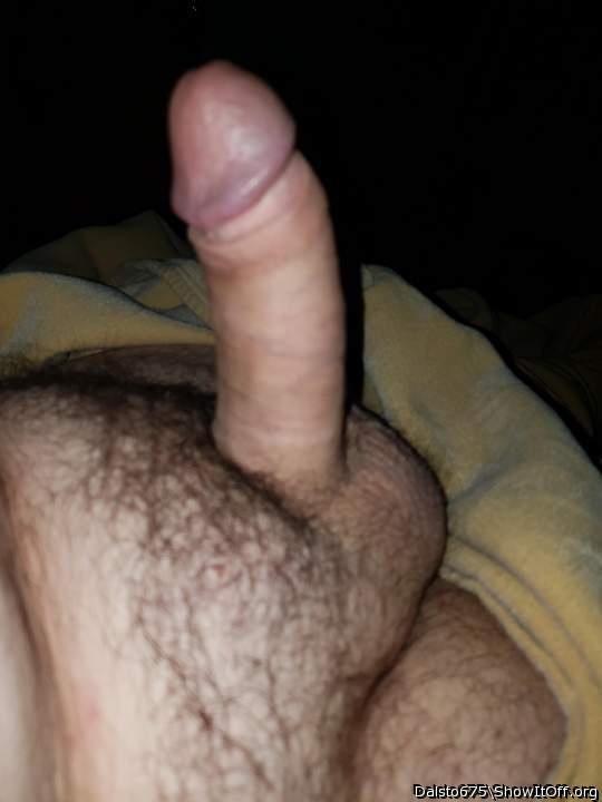 Mmmmmmmm very nice cock  