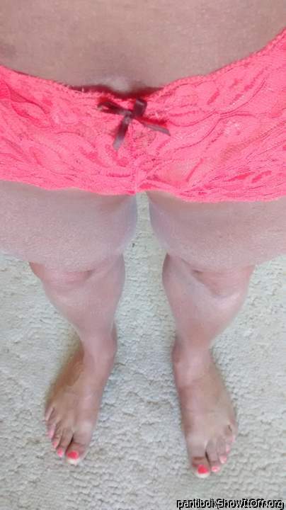 yes, color coordinated, the toenail match the panty