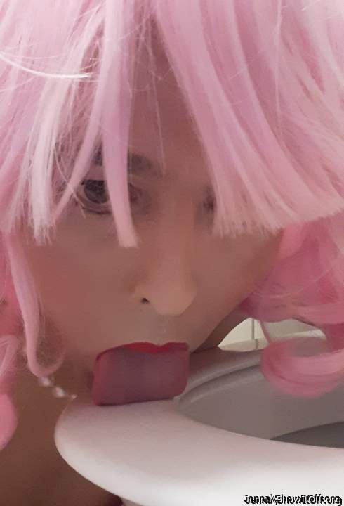so sexy! You do such a job with that hot Tongue!