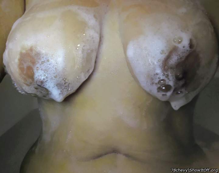 My girlfriend soaped up tittys