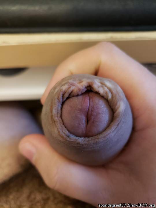Head-on, apply directly to the... lips