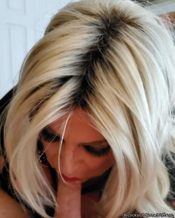 Me cross dresses suck that dick