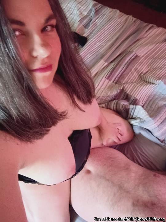 Photo of a third leg from SweetSucculentMilf