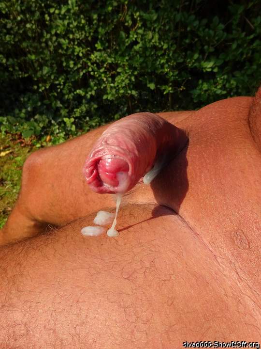 very nice pic ! love your semen and semi-hard dick    soooo 