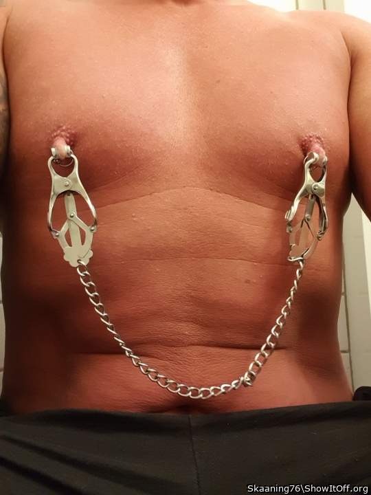 ahhhh, want these nippel clambs on my tits 
