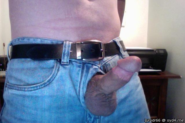 oh yeah, a nice boner sticking of some jeans, love it