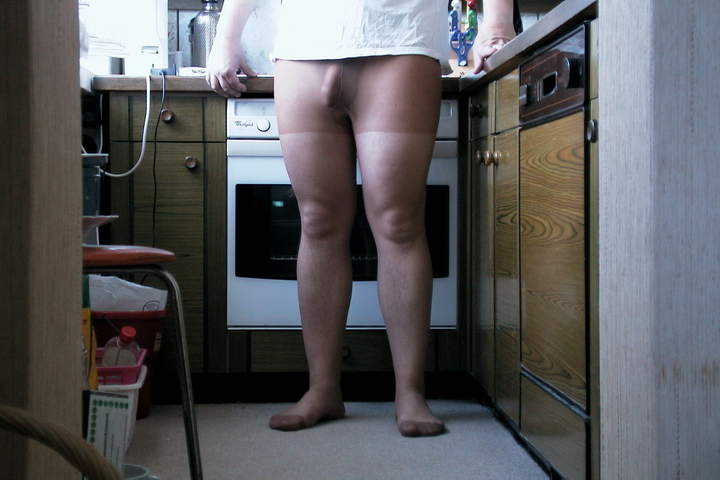 Adult image from nylonlover