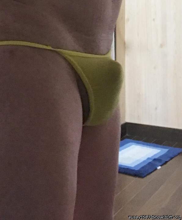 love your bulge in little pants   