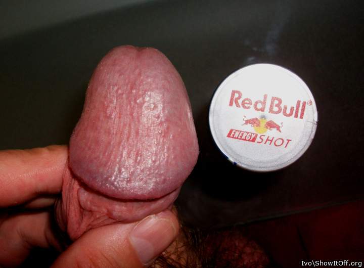 Nude glans (extreme closeup)