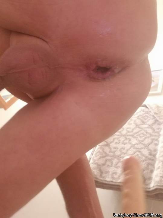 Sweet hole. My tongue would like it.