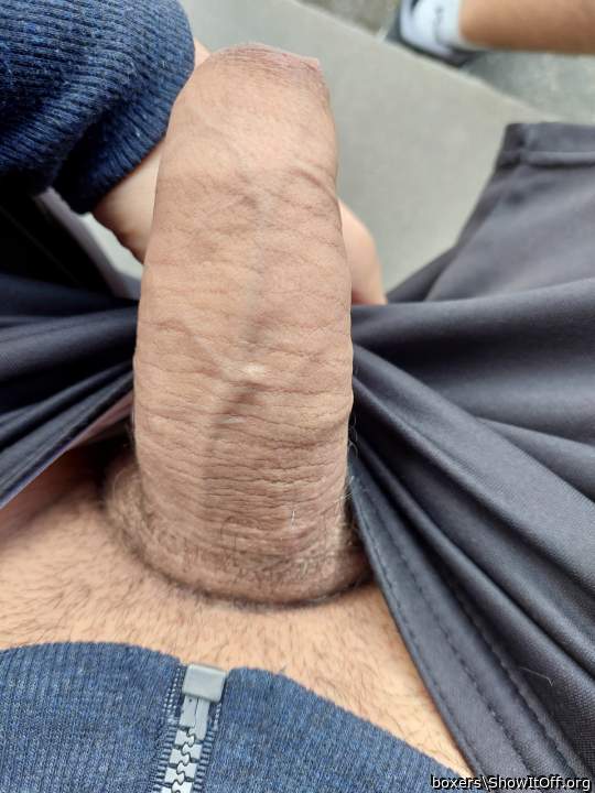 What a beautiful fat dick!!!