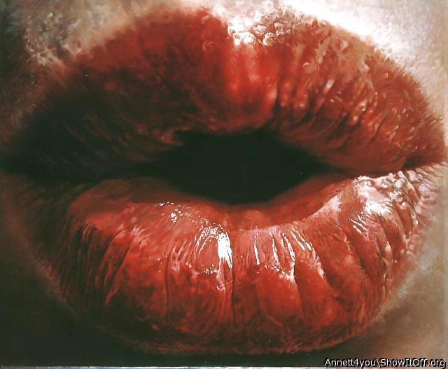 MY RED LIPS FOR SUCKING AND KISSING !