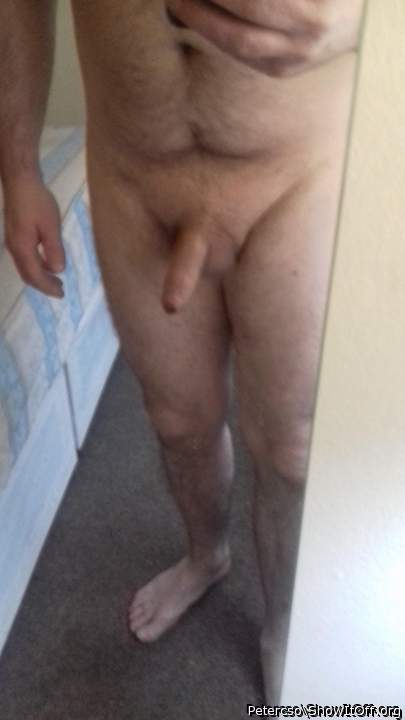 Beautiful hanging dick, super sexy man!!