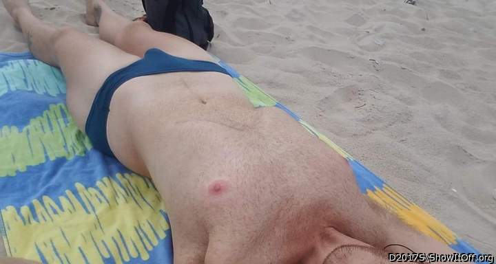 Beautiful body!!! Love speedos, so sexy!!! 