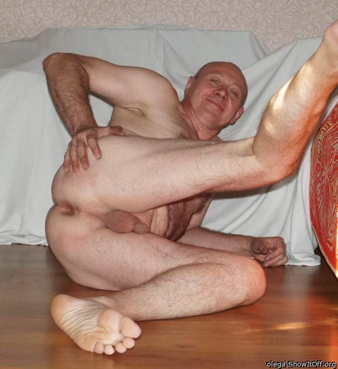 Nice butt. Very attractive cock. 