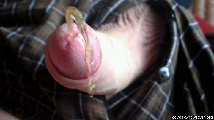 jaaa da kommt sie raus, die Pisse!!! geil!!! herrlicher Schw