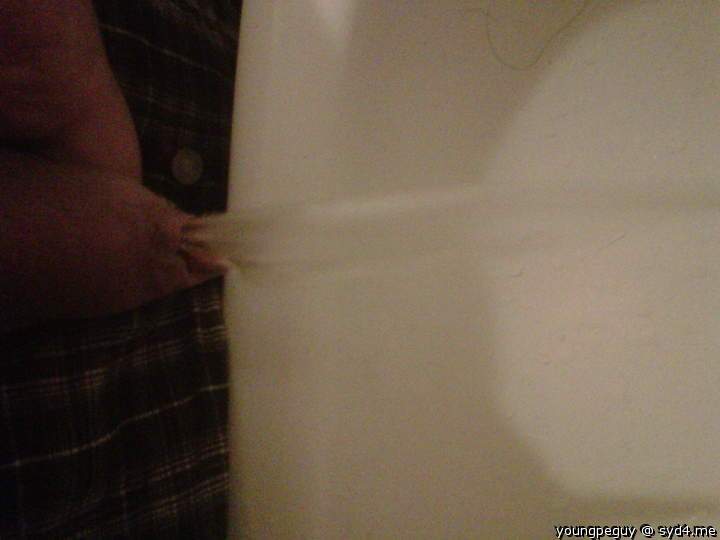 Look at strong piss stream!!!!