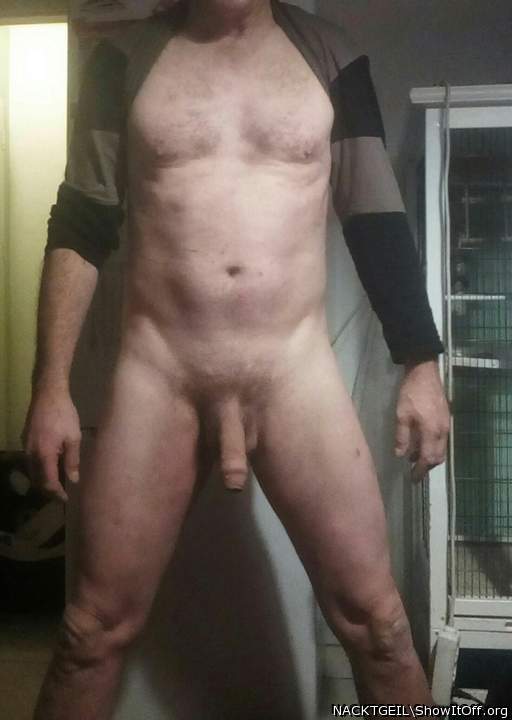 Nackt im Stehen !