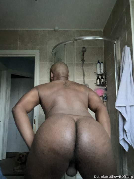 Spectacular arse and balls glimpse, long hot sexy crack    